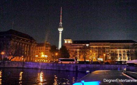 Berlin: Im Partyboot auf der Spree durch die Innenstadt