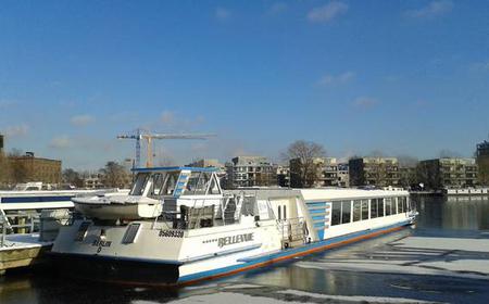 Berlin: Privates Charterboot auf der Spree