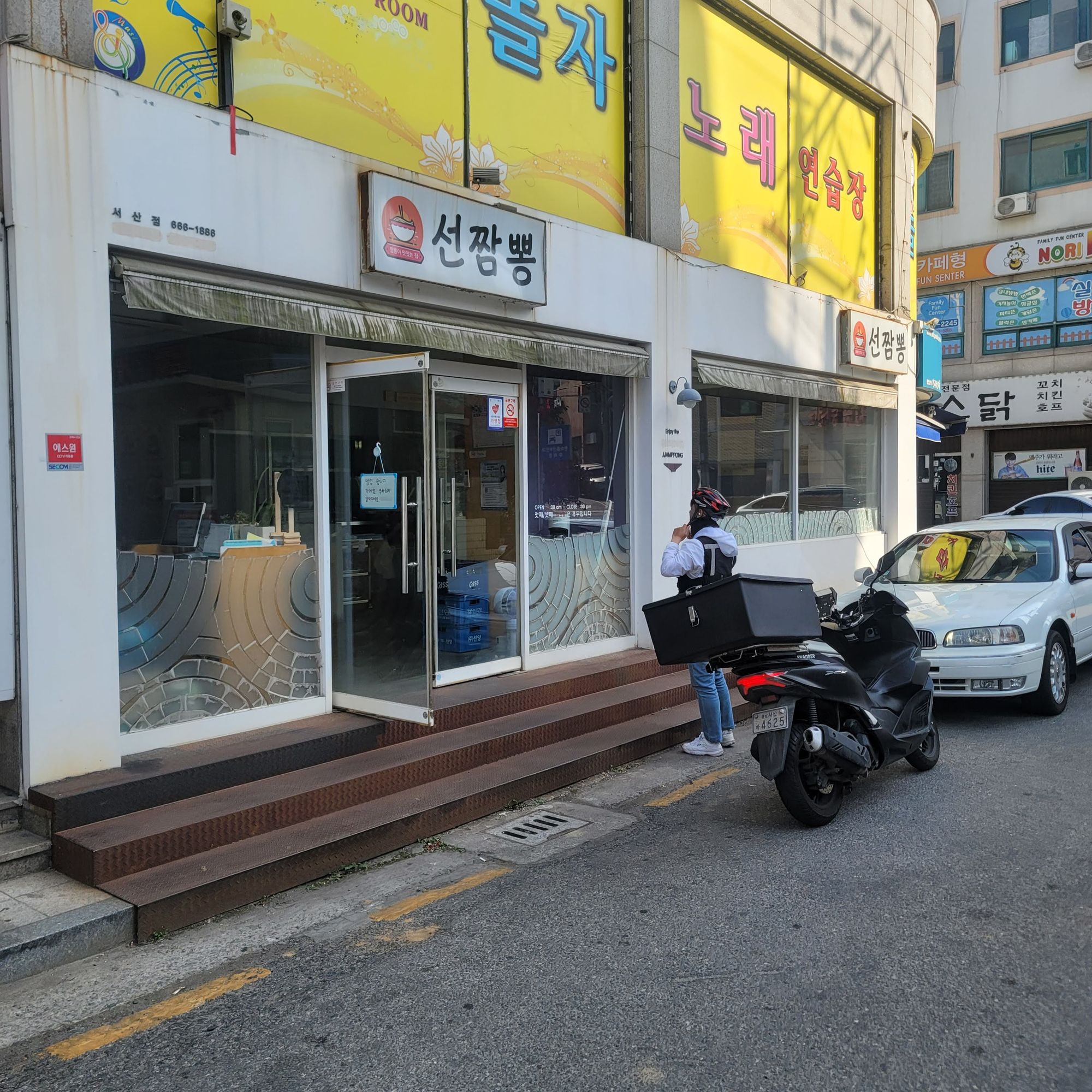 외국인 불법 배달, 사라지지 않는 이유