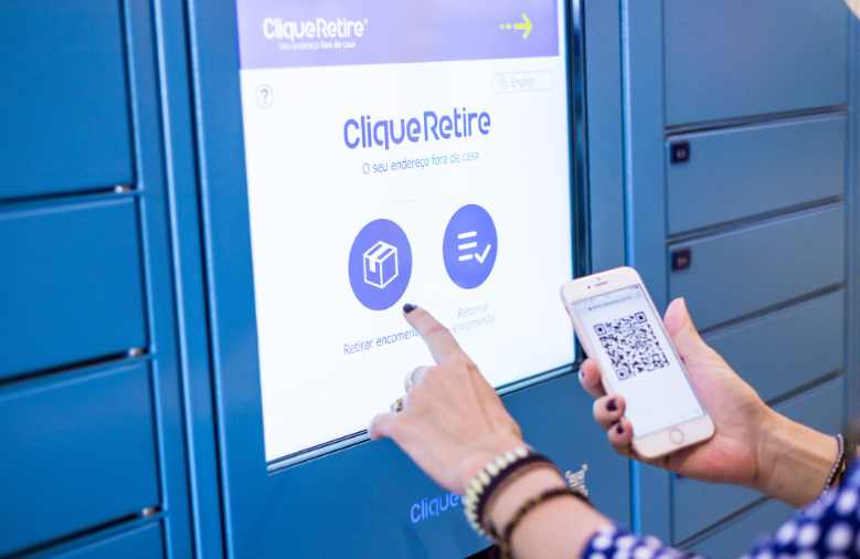 e-Box (smart locker) da Clique Retire localizado no Norte Shopping no Rio de Janeiro, RJ - Brasil. Utilizado para receber encomendas e compras feitas em lojas do shopping, principalmente no momento de lockdown causado pela pandemia de COVID-19.