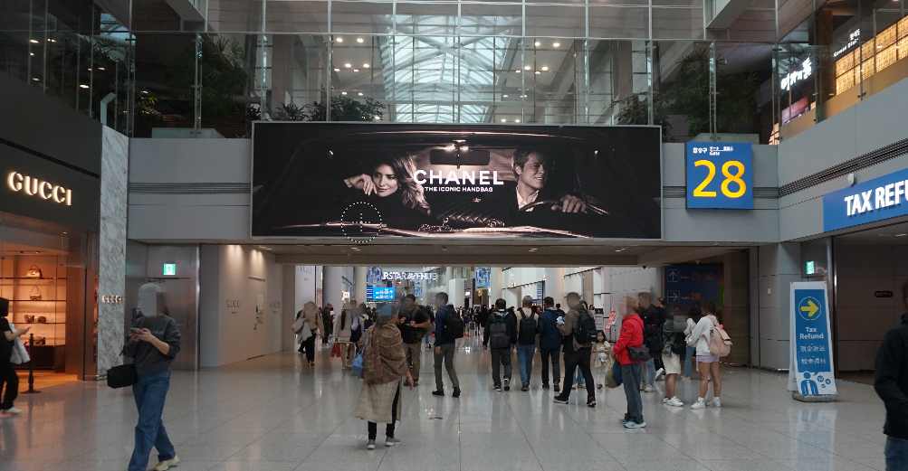 샤넬, 인천공항에서 클래식 영화 같은 광고 캠페인 공개
