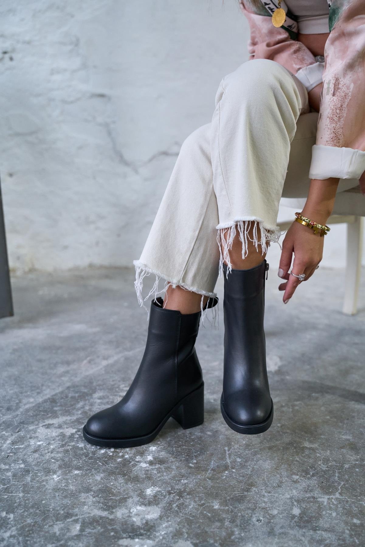 ADIA BLACK LEATHER HEEL BOOTS - Image 5