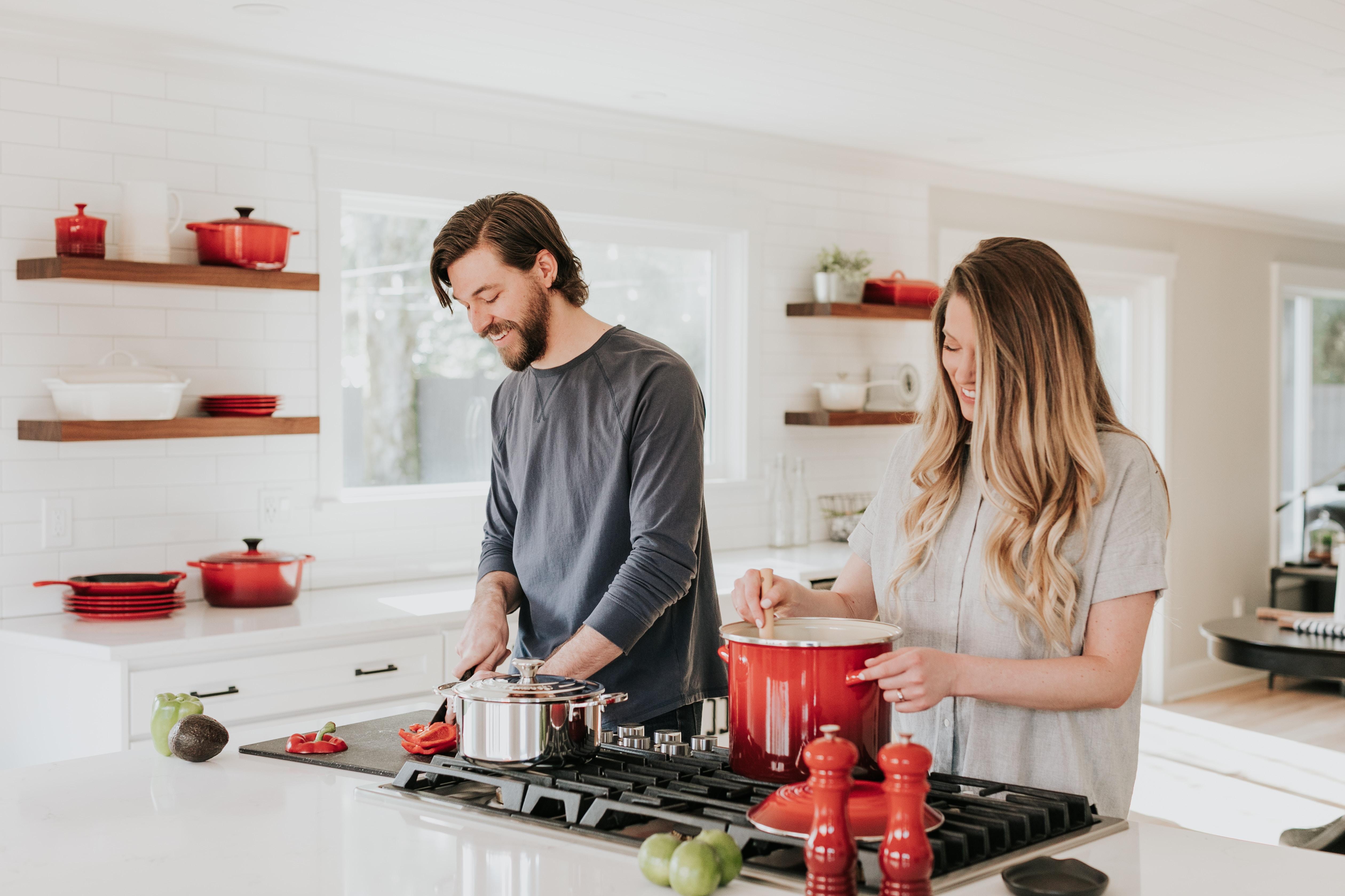 Guida agli elettrodomestici smart per una cucina a cinque stelle logo