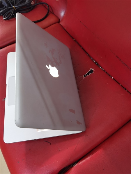 Macbook Pro 2012 i5 gen4 /4gb/ssd 256