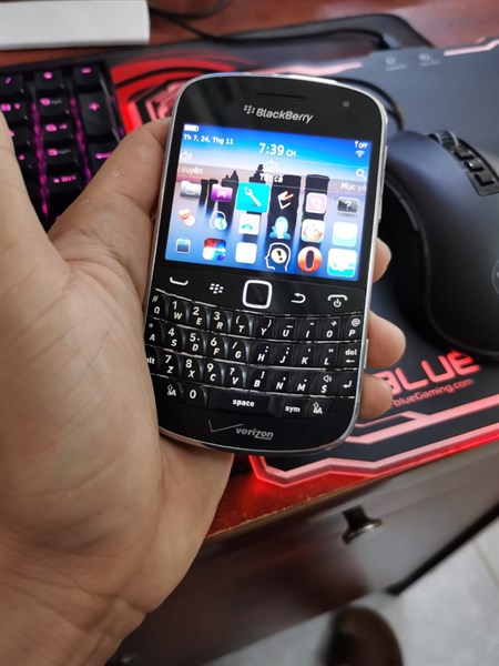 blackberry Bold 9930