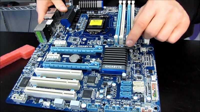 MAINBOARD GIGABYTE H67A-D3-B3 4 KHE RAM