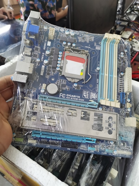 Mainboard Gigabyte B75 4 Khe Ram Cũ