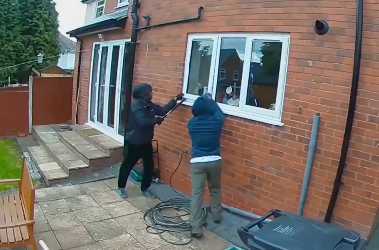 Dopey Burglars Caught On Crystal Clear Cctv Breaking Into A House In Broad Daylight 8044