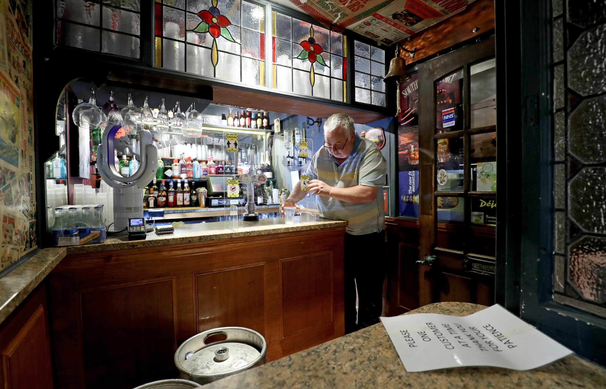 UK s smallest Pub Ready For Lockdown Reopening uk-s-smallest-pub-ready-for-lockdown-reopening