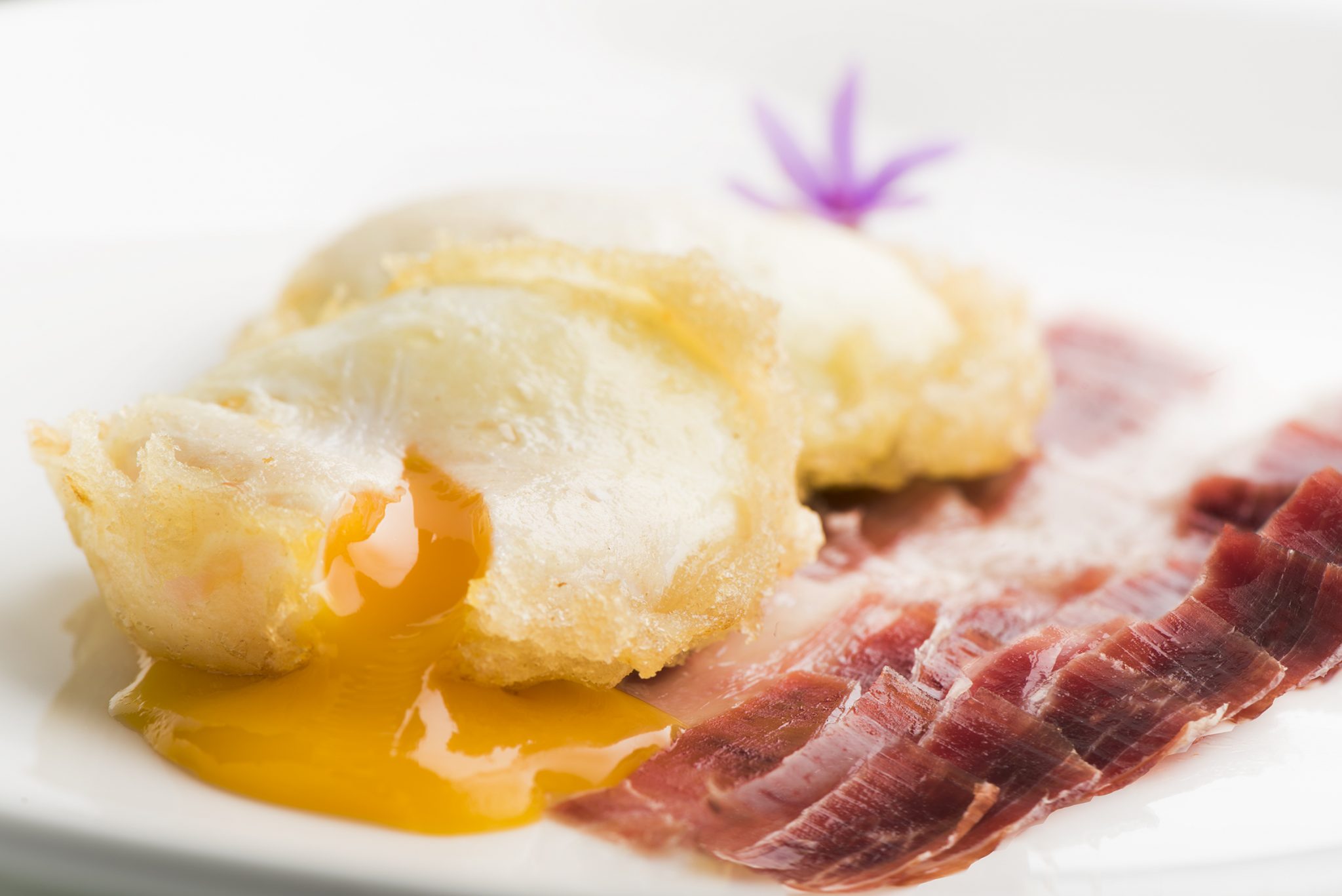 Tempura style eggs with Iberico ham 2