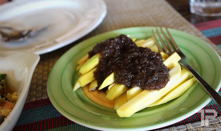 Green mango with bagoong