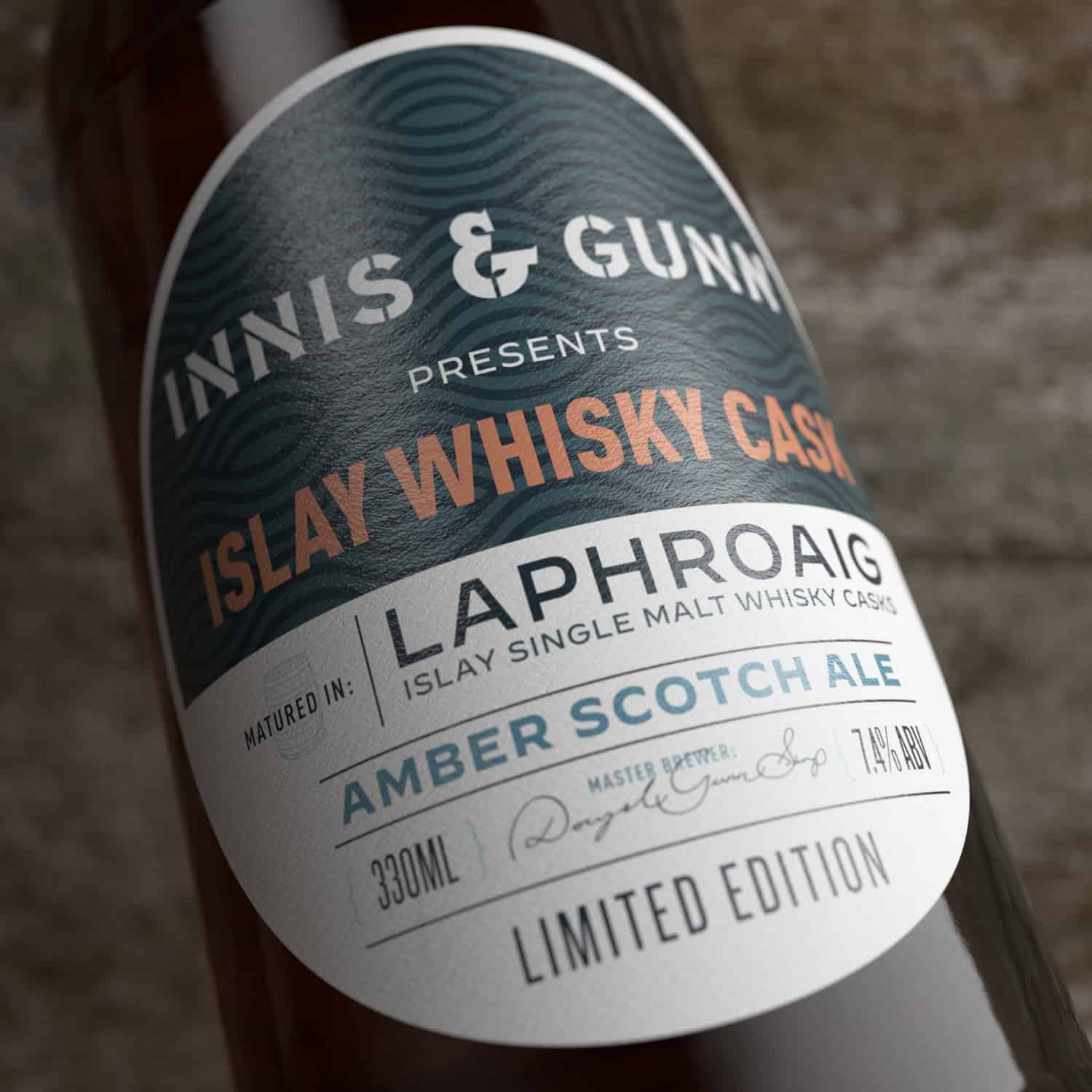 Innis & Gunn Islay Whisky Cask Laphroaig close up