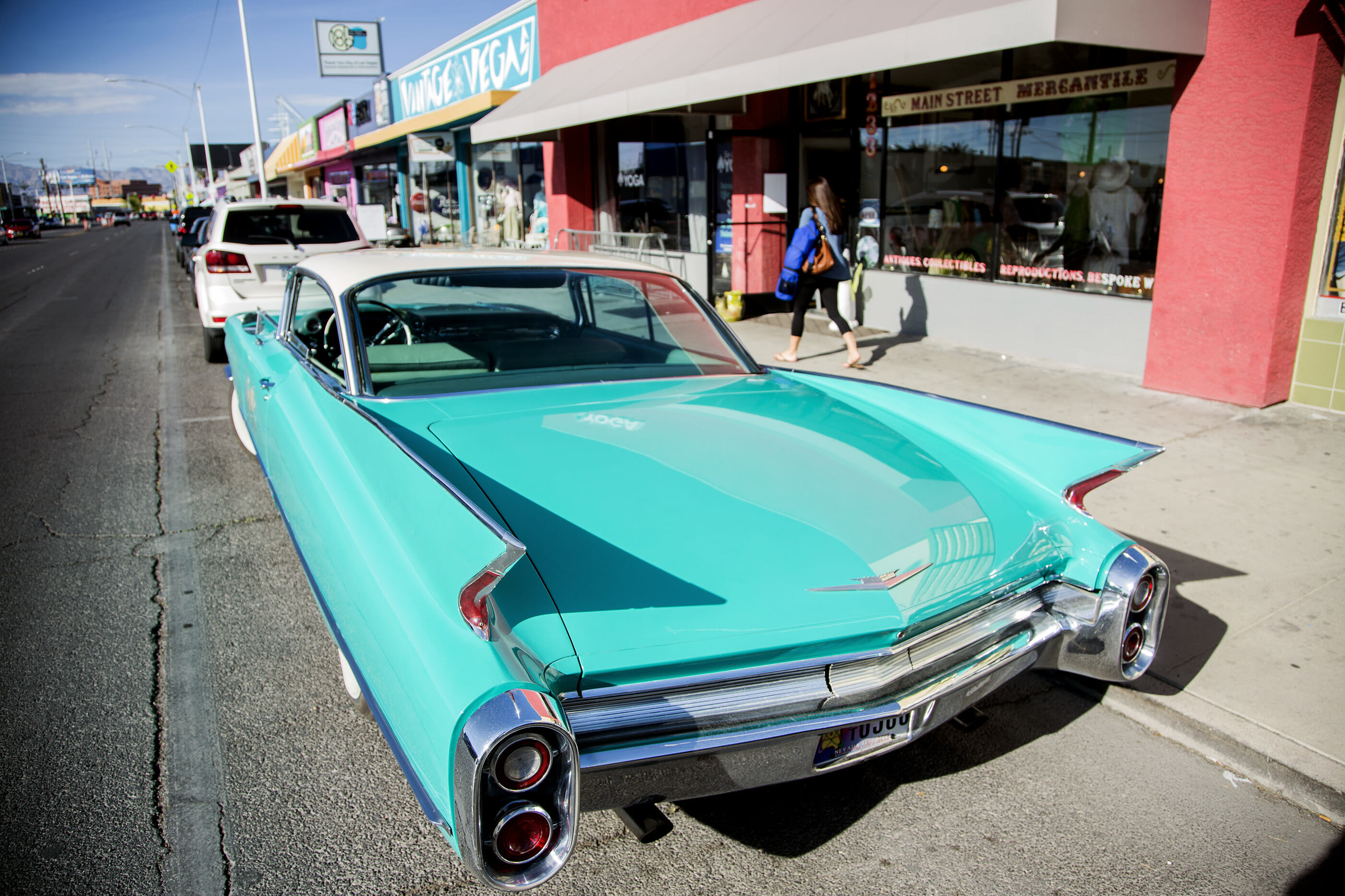 Classic Old Car Pictures. Is It Classic Cars or Vintage Cars?