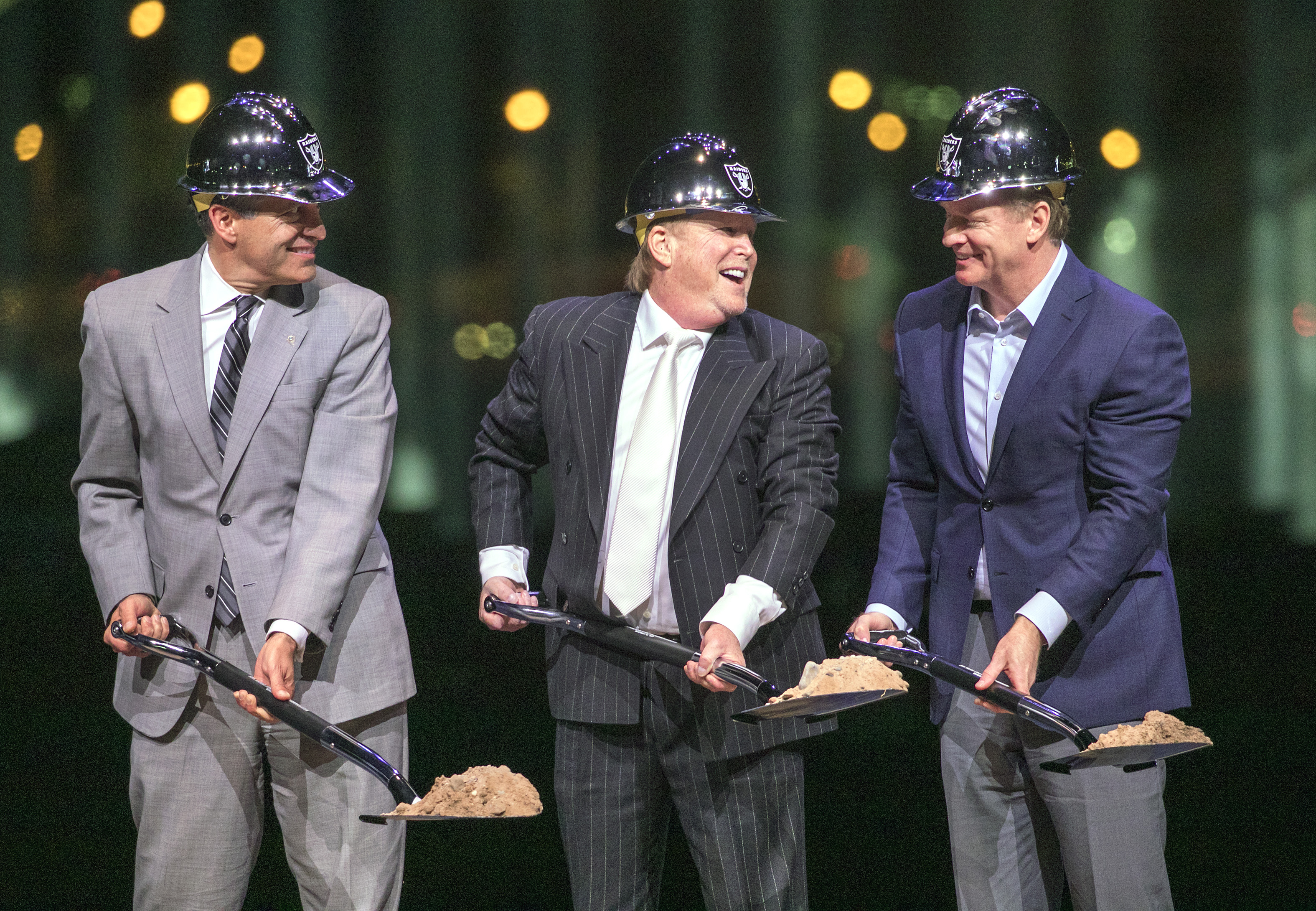 Las Vegas Raiders hard hat