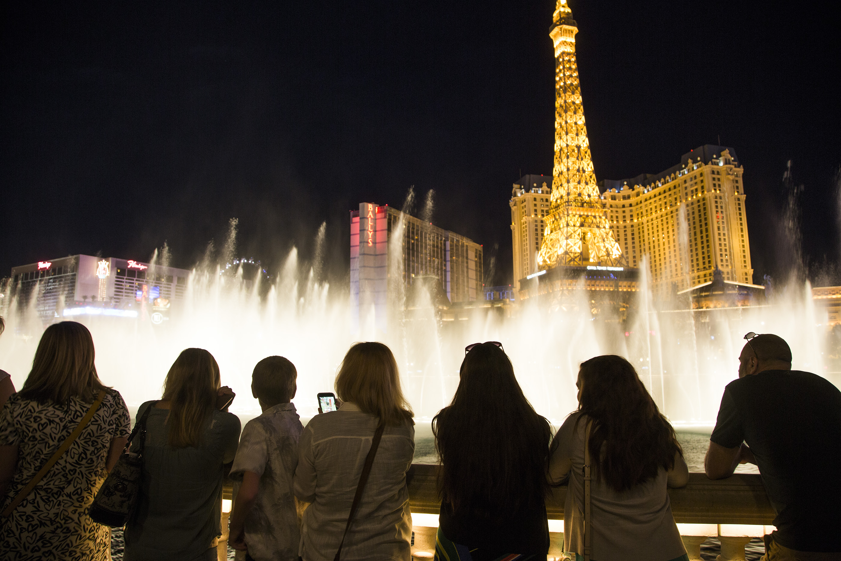 Paris Las Vegas, Hoops On The Strip