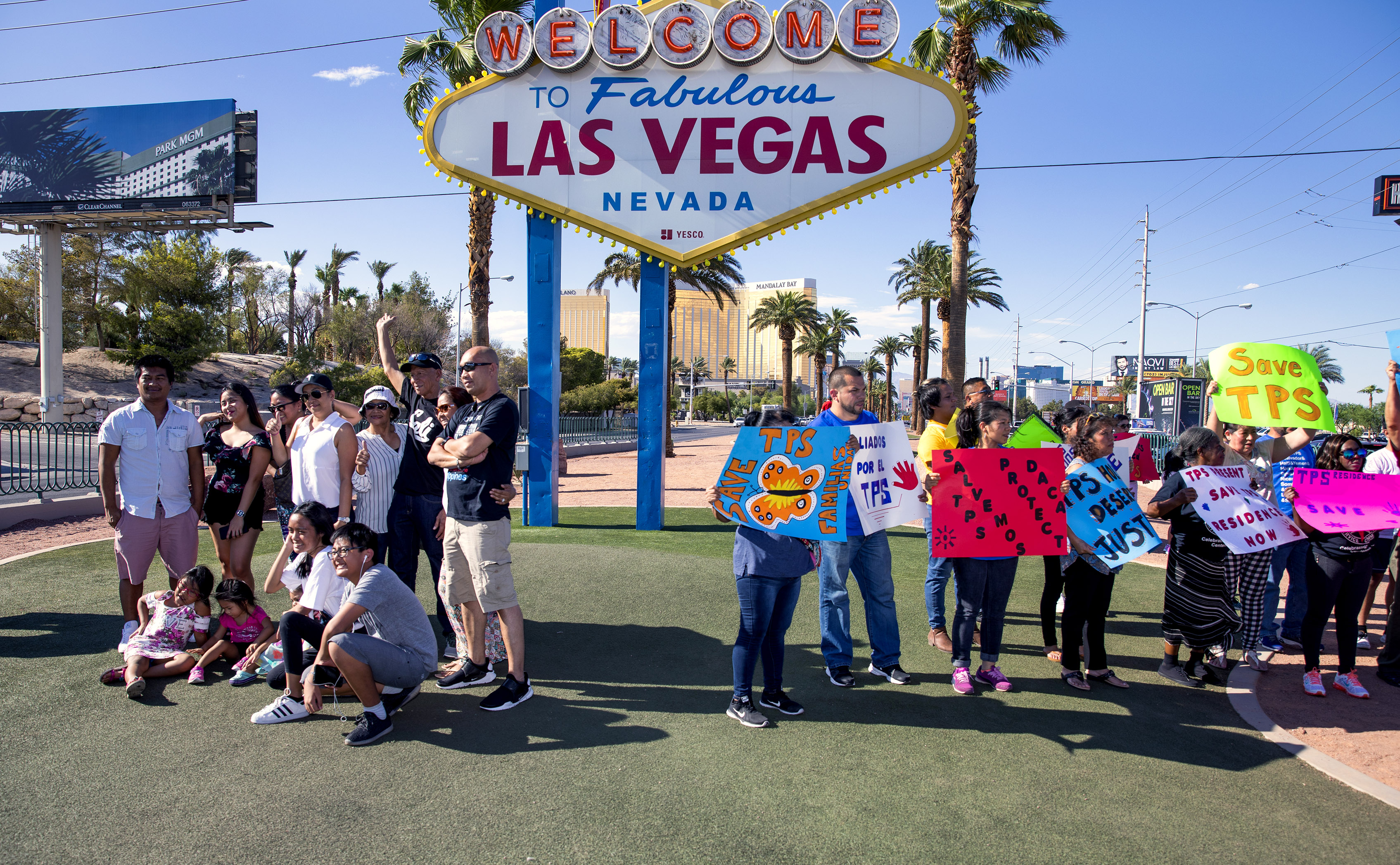 Las Vegas Welcome Sign – Hike America