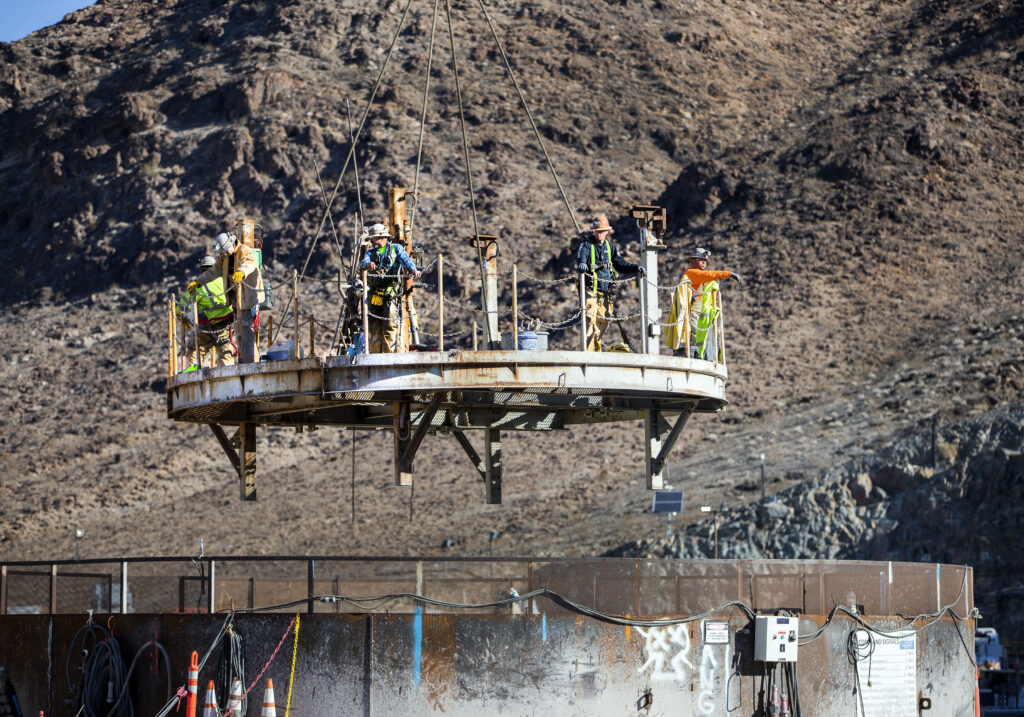 las-vegas-turns-on-low-level-lake-mead-pumps-designed-to-avoid-a-day