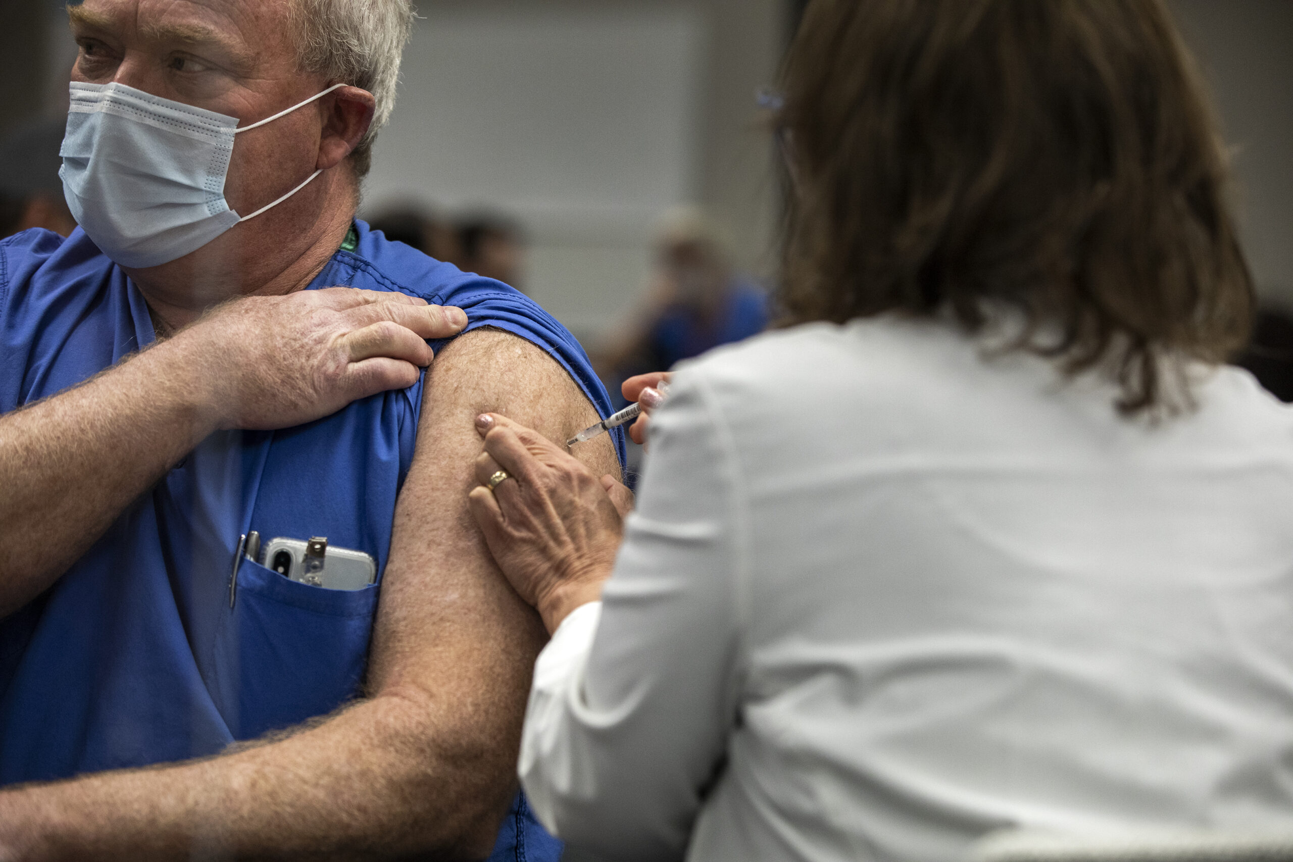 A front-line health care worker gets a COVID-19 vaccine at University Medical Center on Wednesday, Dec. 16, 2020. (Jeff Scheid/The Nevada Independent).