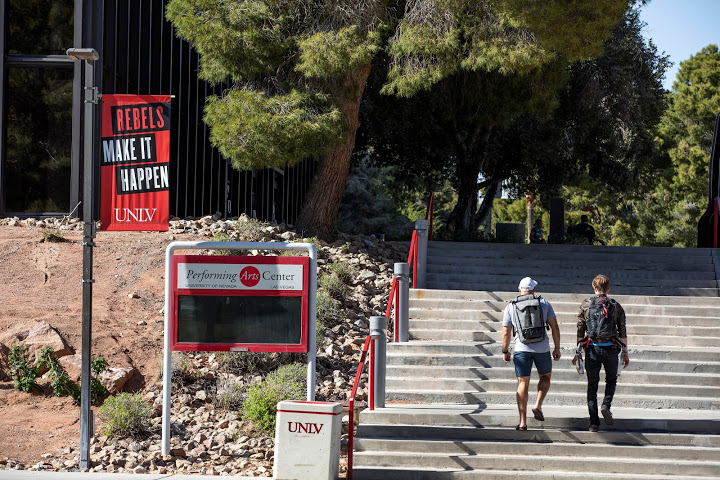 Students walk to class at the UNLV campus on Thursday, April 8, 2021. (Jeff Scheid/The Nevada Independent).