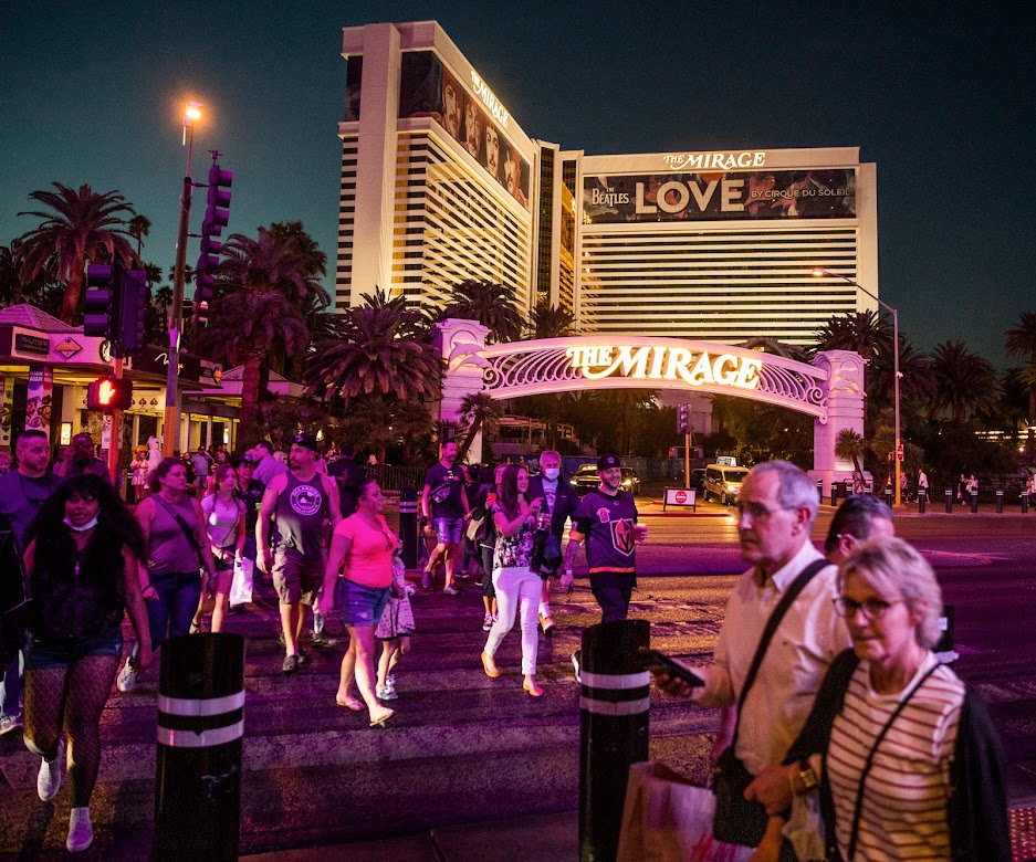 Visitors to Las Vegas in 2021 were younger and spent more - The Nevada  Independent