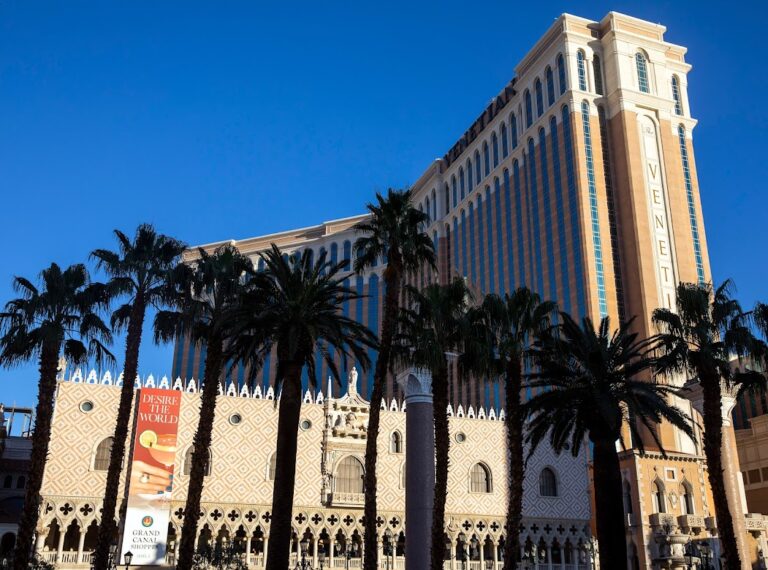 Las Vegas Sands closes sale of Venetian to Apollo