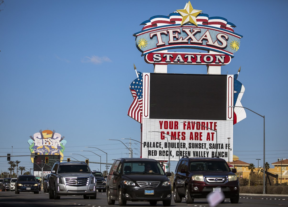 Las Vegas Raiders' lines up at Station Casinos on 2021 games