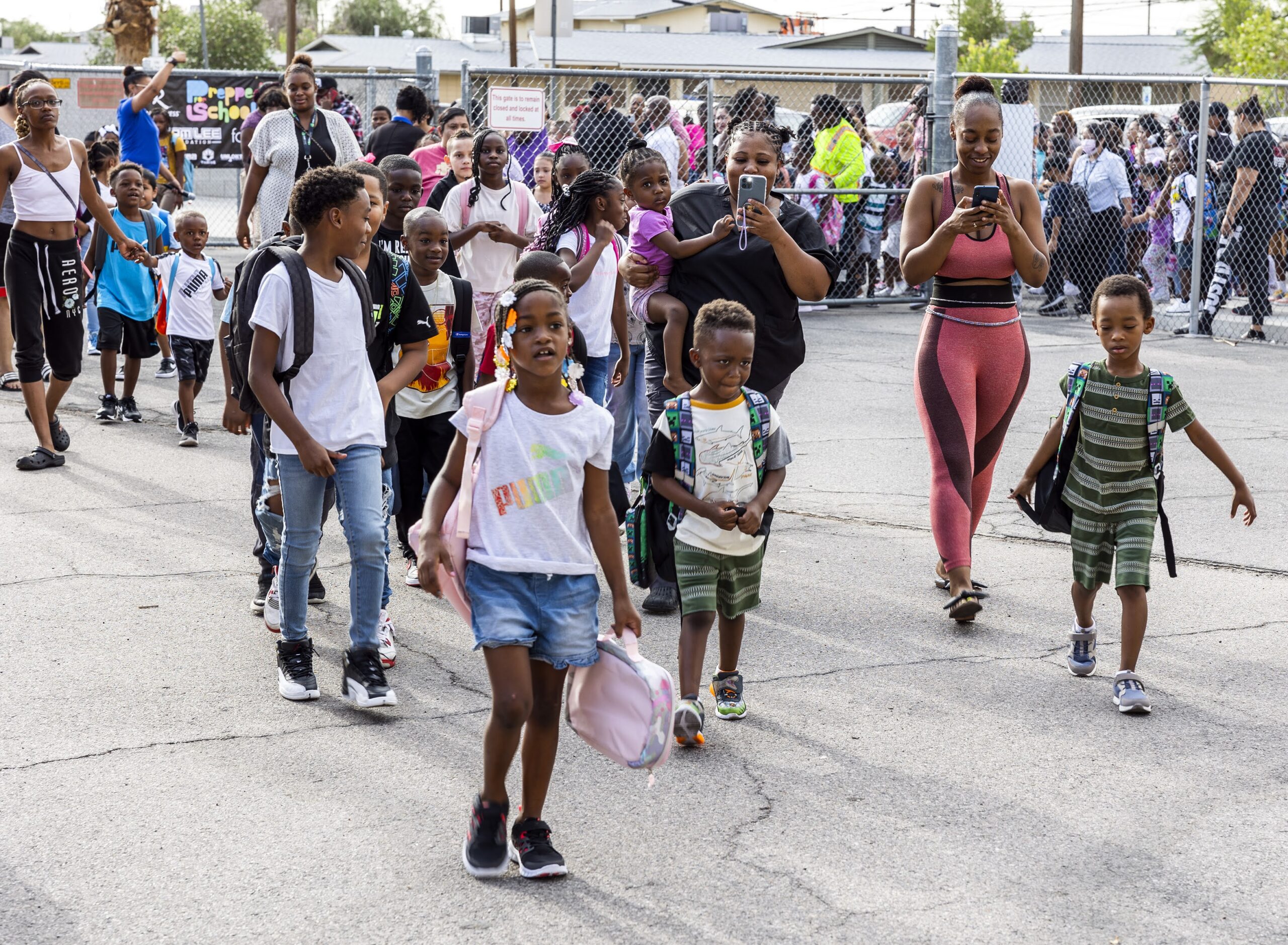 bienvenida al regreso a clases, fondo para el primer día escuela