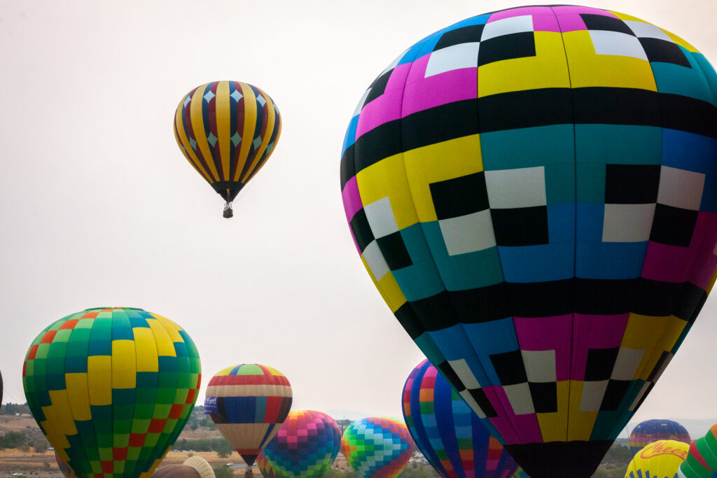 FOTOS: Globos aerostáticos adornan el cielo de Reno como parte de tradición  anual – The Nevada Independent