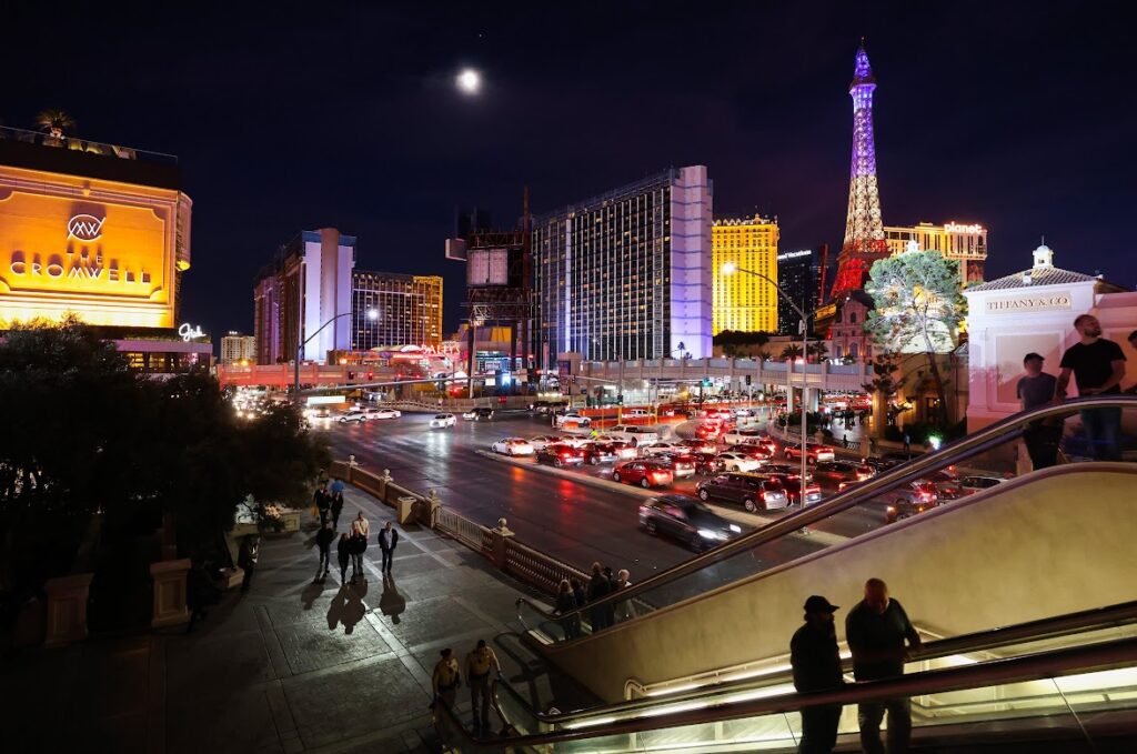 Hotel tower transferring from Horseshoe to Paris Las Vegas