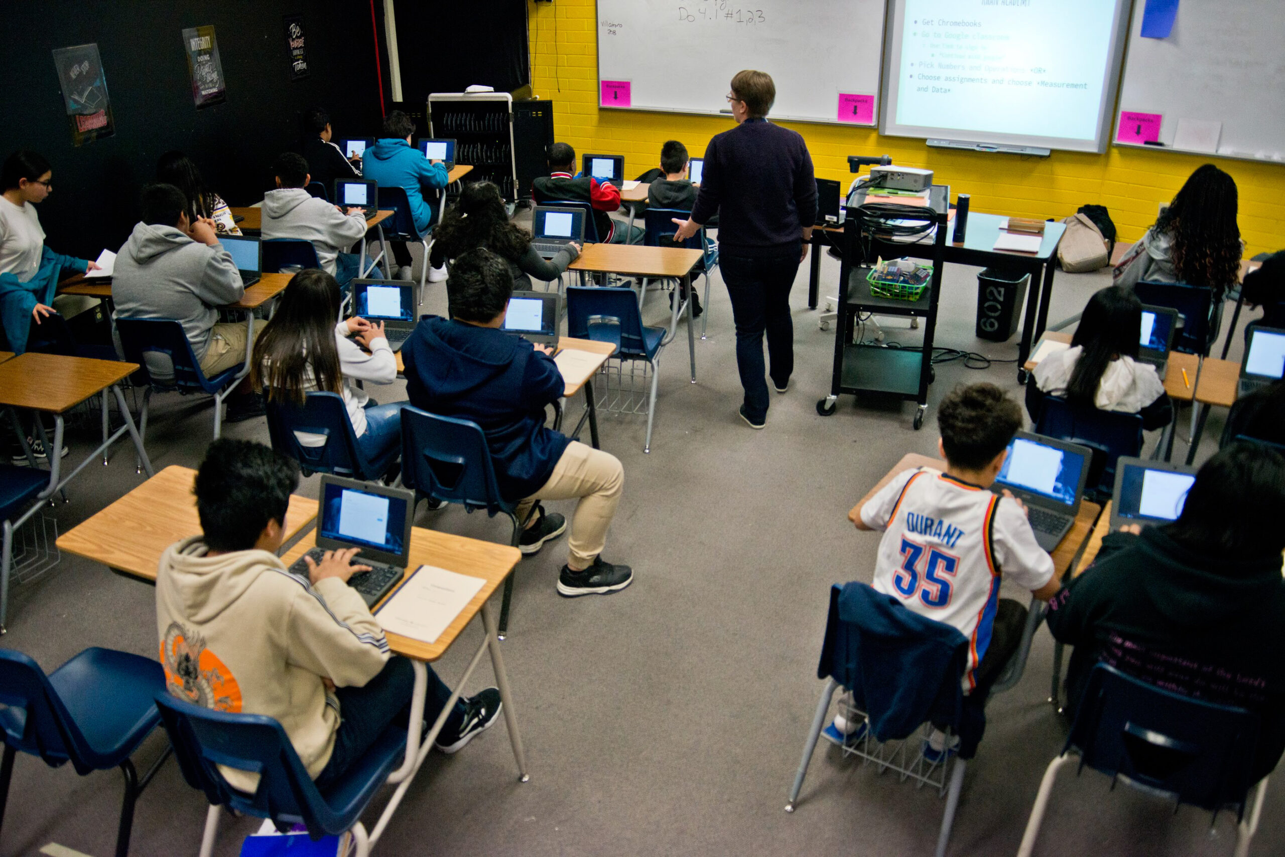 Leila Cryer walks her classroom while students use Chromebooks at Von Tobel Middle School in Las Vegas on Friday, Jan. 10, 2019. (Daniel Clark/The Nevada Independent).