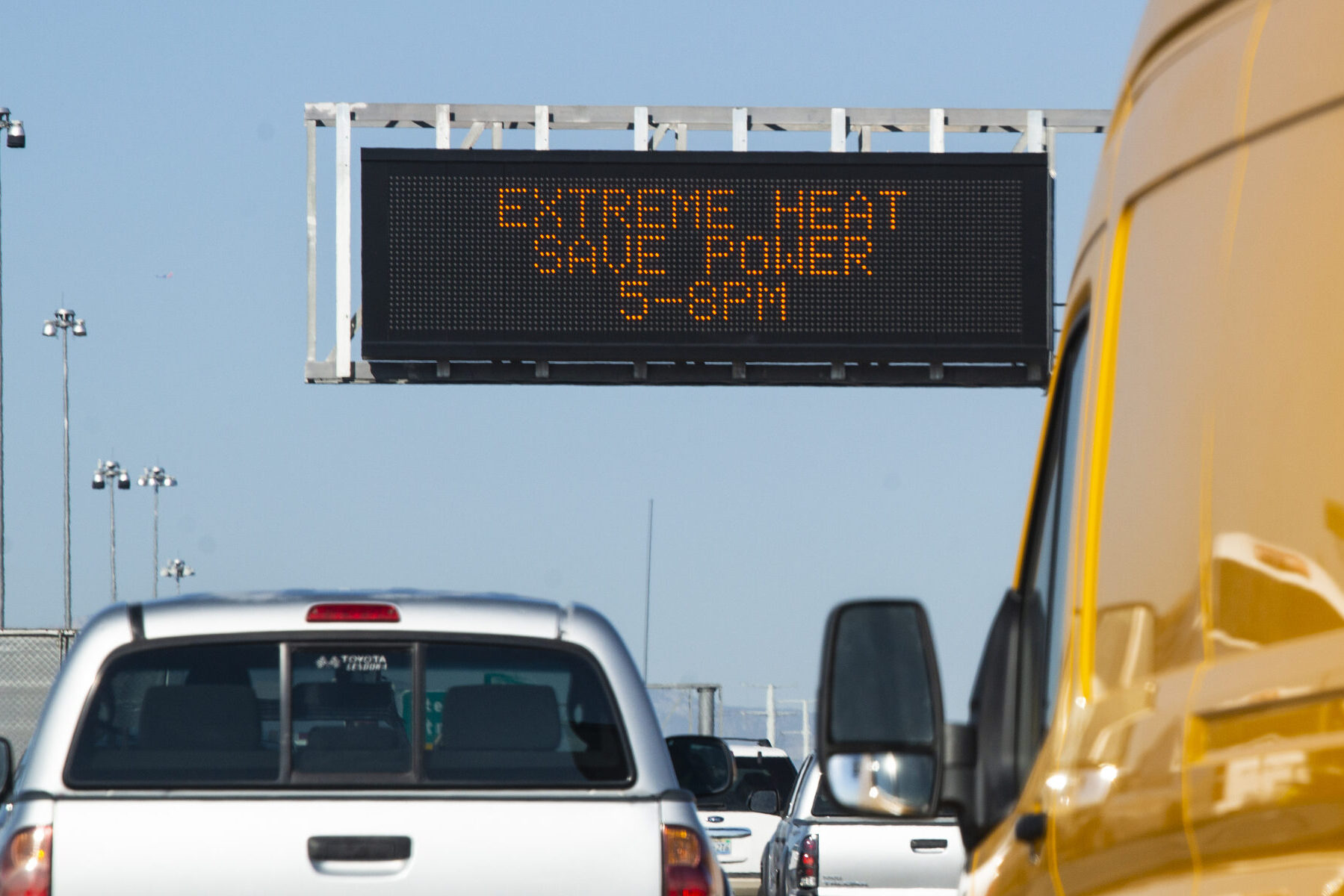 Extreme heat signage as seen on the US 95 freeway in Henderson during an excessive heat warning on Wednesday, Sept. 7, 2022. (Daniel Clark/The Nevada Independent).