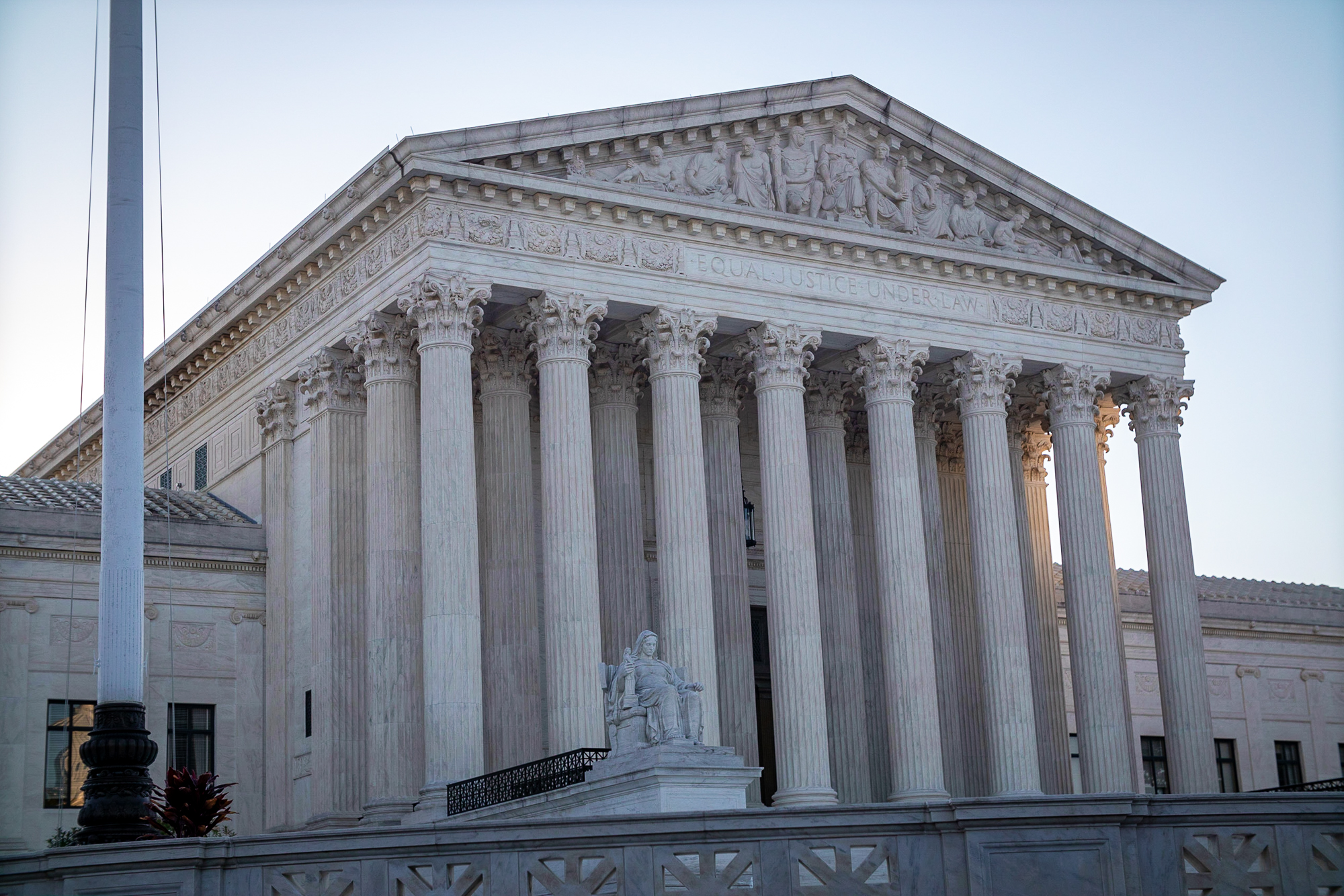 Morning sunrise at the Supreme Court building in Washington D.C. on Friday, Oct. 7, 2022. (Tim Lenard/The Nevada Independent).