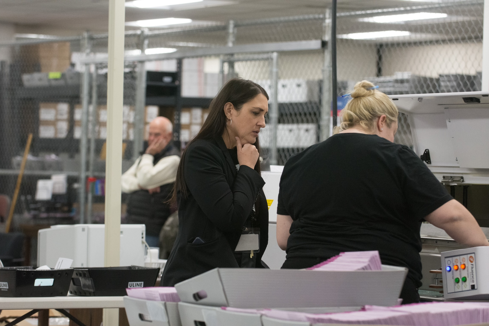 Washoe County Registrar of Voters Jamie Rodriguez oversees vote counting on Election Day, Nov. 8, 2022 (David Calvert/The Nevada Independent)