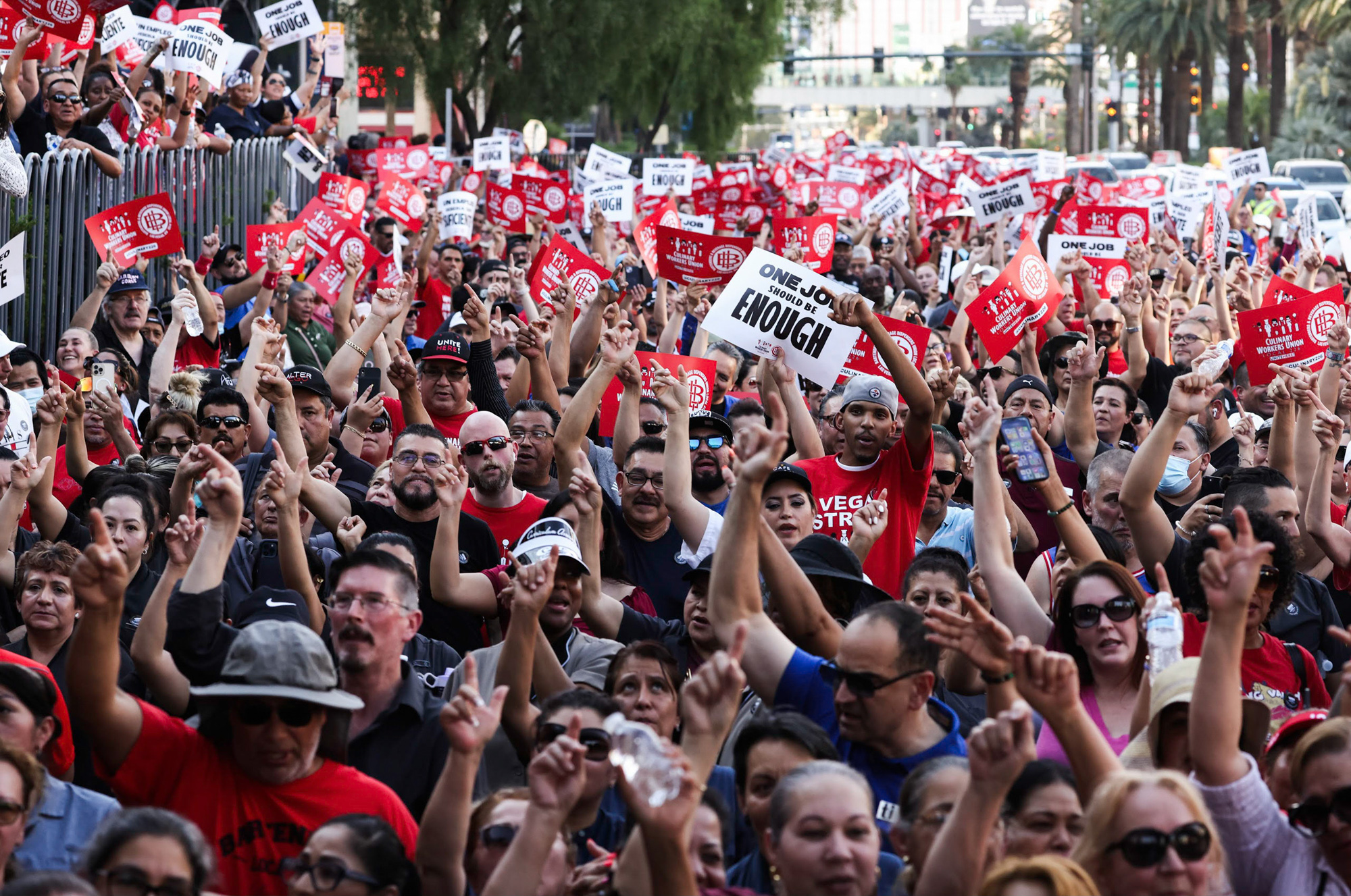 Security officers union at Mandalay Bay votes to sign 3-year contract, Casinos & Gaming