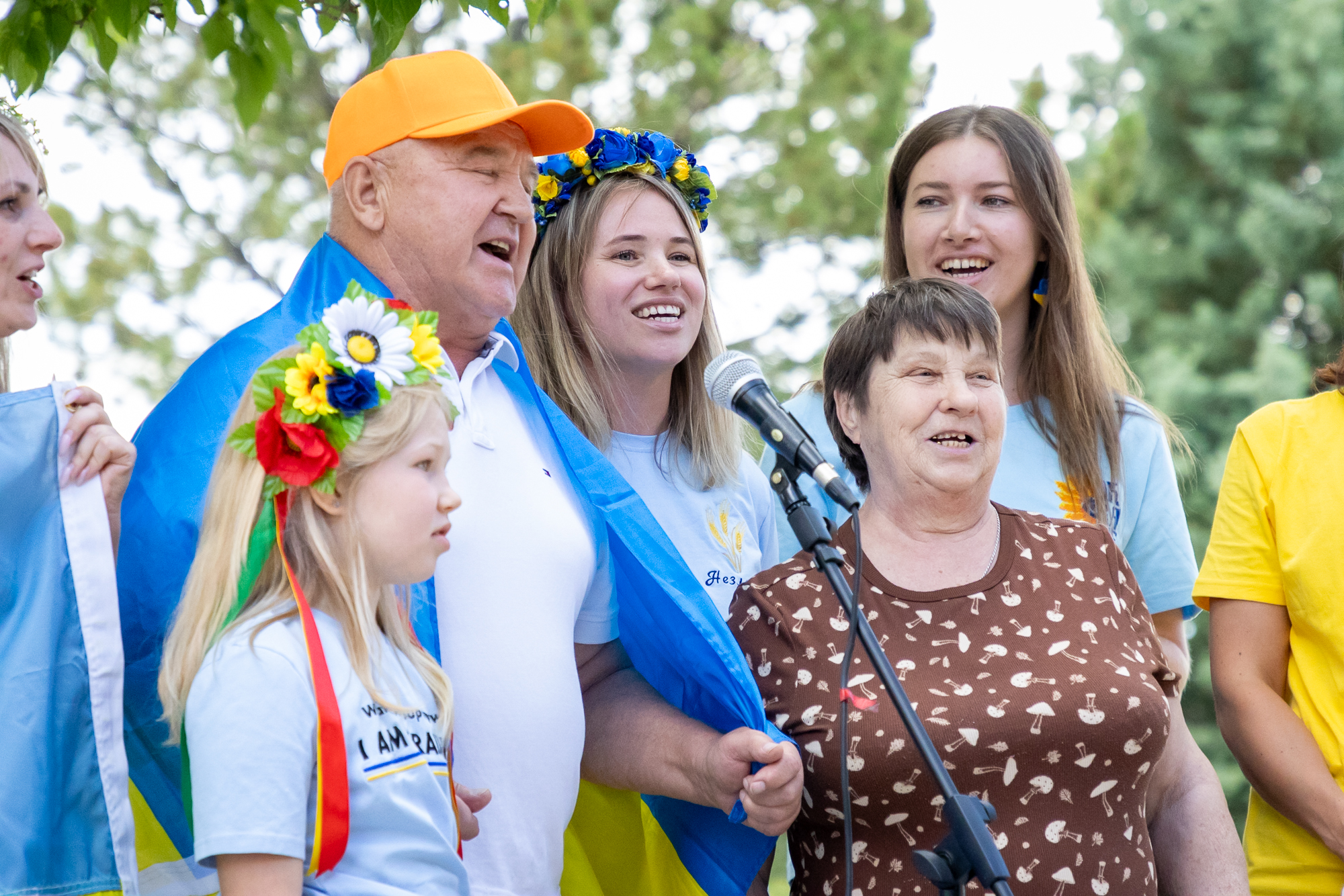 Ukrainian refugee Elizabeth Sierova, center, sings a folk song alongside fellow Ukrainians at a World Refugee Day event in Reno on Sunday, June 25, 2023. (Tim Lenard/The Nevada Independent).