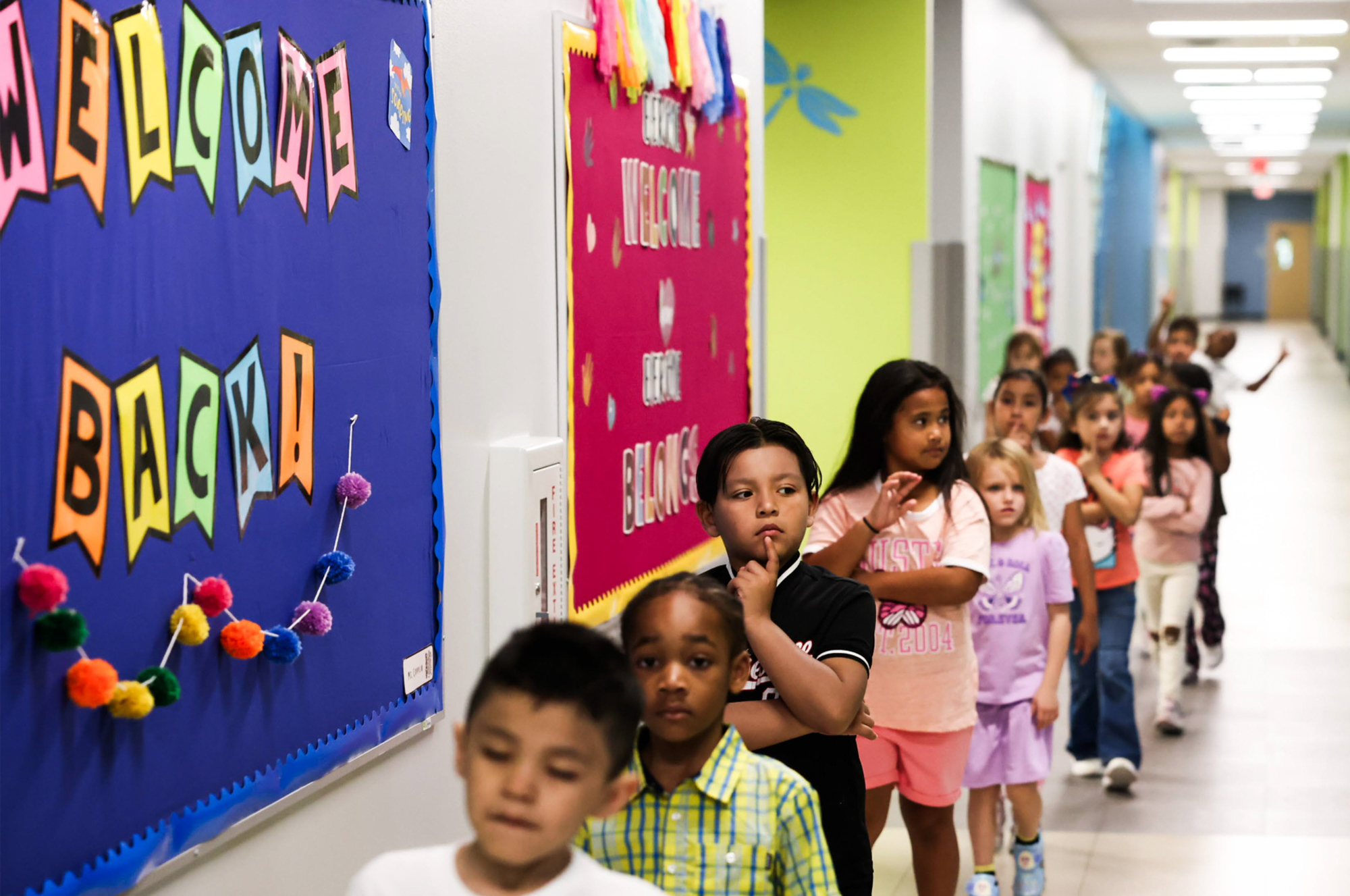 bienvenida al regreso a clases, fondo para el primer día escuela