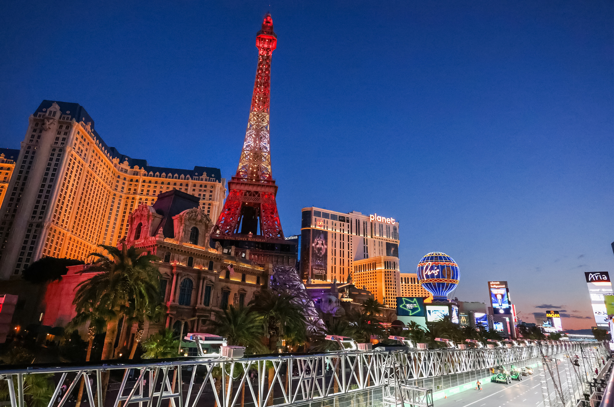 Visitors to Las Vegas in 2021 were younger and spent more - The Nevada  Independent