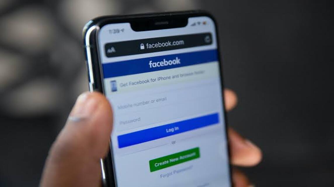 Melacak Menggunakan Facebook