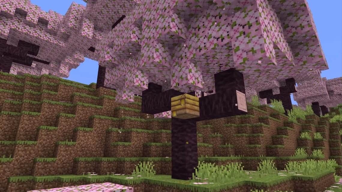 Minecraft Cherry Blossoms - Beehive