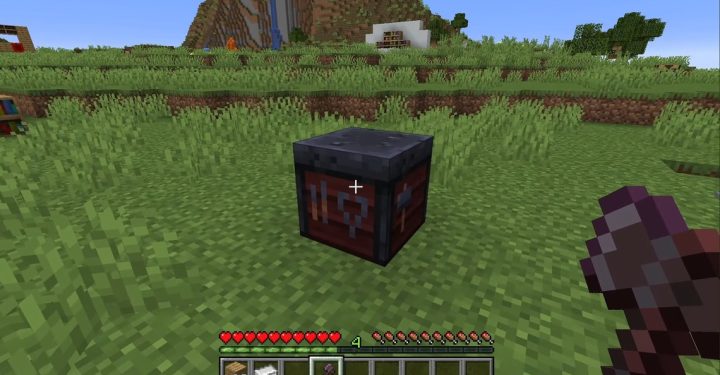 How to Make a Smithing Table and Its Functions in Minecraft
