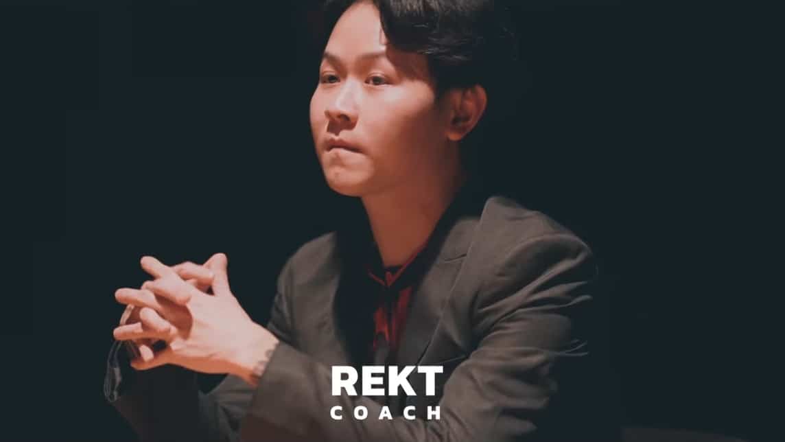 REKT menjadi coach