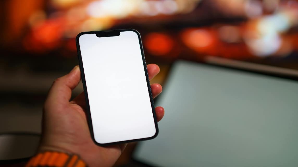How to turn on a completely dead cellphone without the power and volume buttons