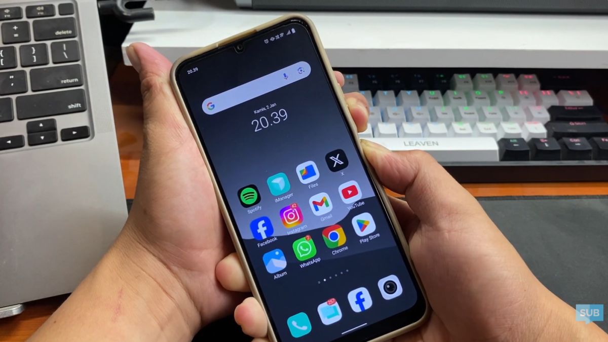 手机屏幕自行移动的原因