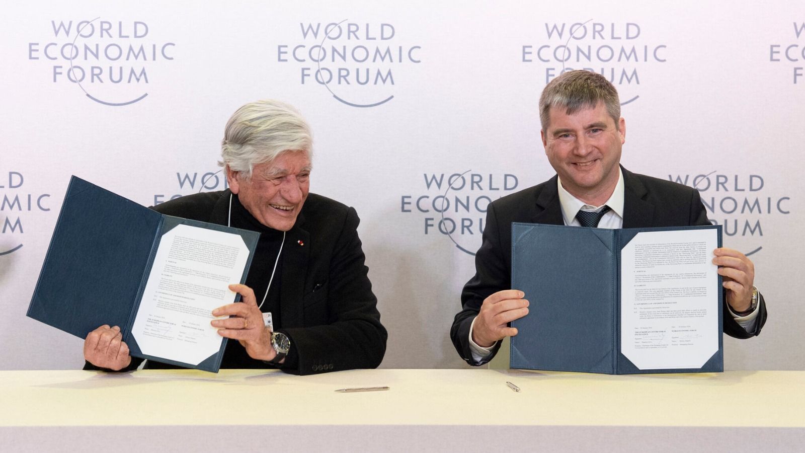 Maurice Lévy and Jeremy Jurgens holding the signed inaugurated paperwork