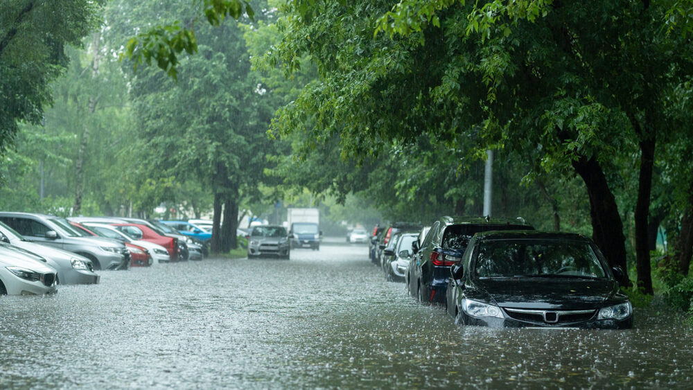 Mobil Mati Setelah Melewati Banjir? Waspadai Water Hammer! Mobil Mati Setelah Melewati Banjir? Waspadai Water Hammer!