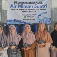 Pondok Pesantren Ma’had Muda’iyatul Anwar Terima Wakaf Instalasi Air Minum dari Yakaafi
