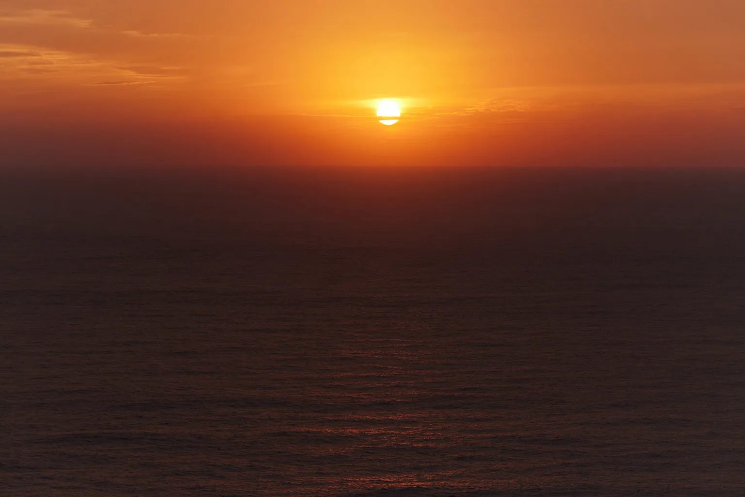 ウェザーステーション展望台の夕日（父島）