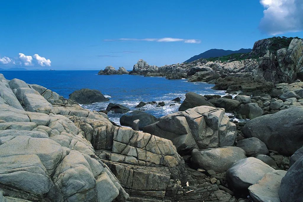 ムシロ瀬の花崗岩（徳之島）