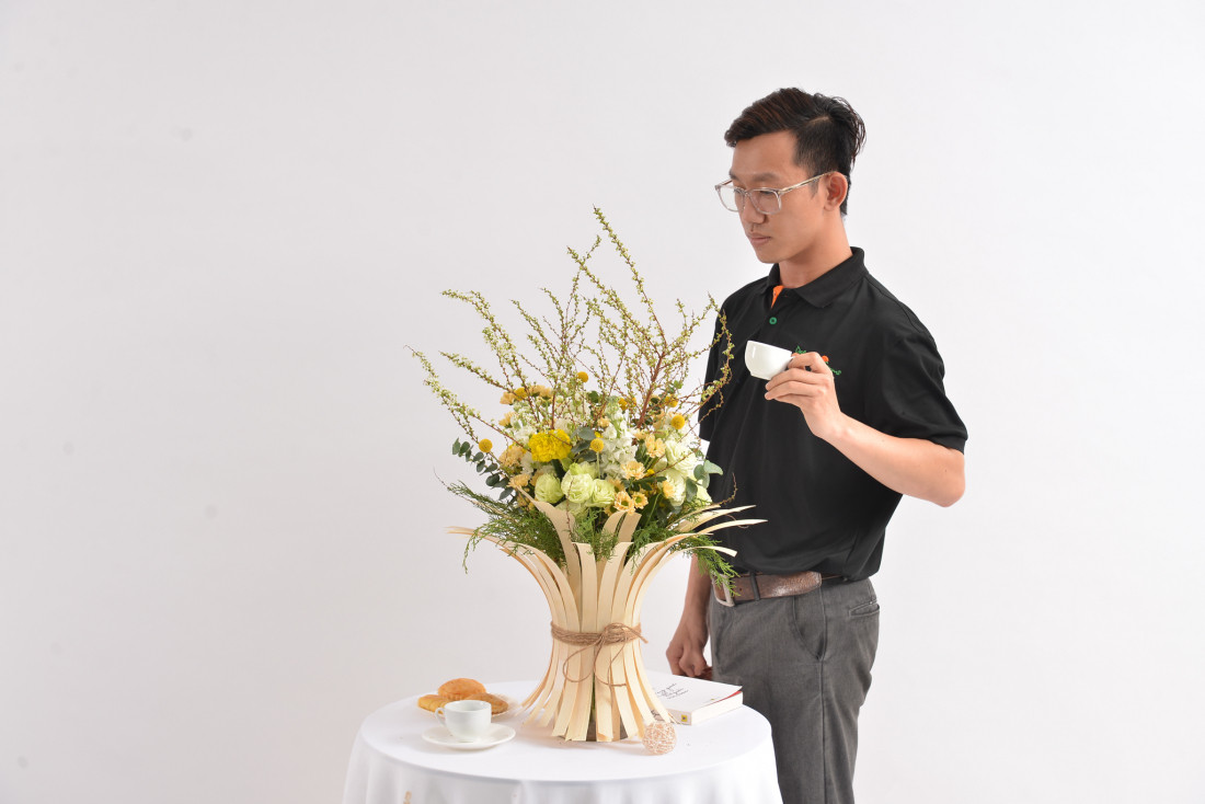 Florist được biết đến như "nghệ nhân cắm hoa"