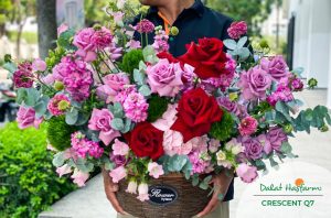 Giỏ hoa hồng - Shop hoa Dalat Hasfarm Quận 7
